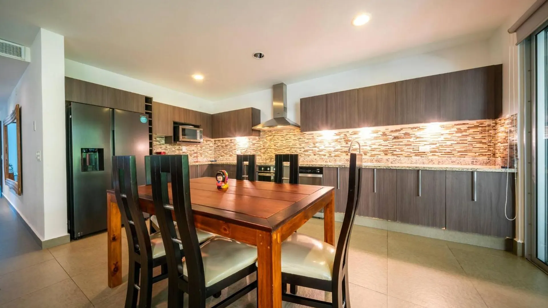 2 Bedroom Condo With 4 Pools & Gym - Vaiven 124 - Playacar プレヤデルカーメン 0*,  メキシコ