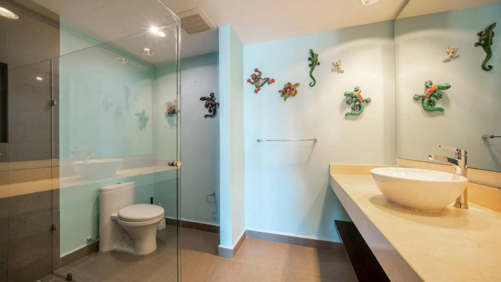 2 Bedroom Condo With 4 Pools & Gym - Vaiven 124 - Playacar Playa del Carmen Apartmán