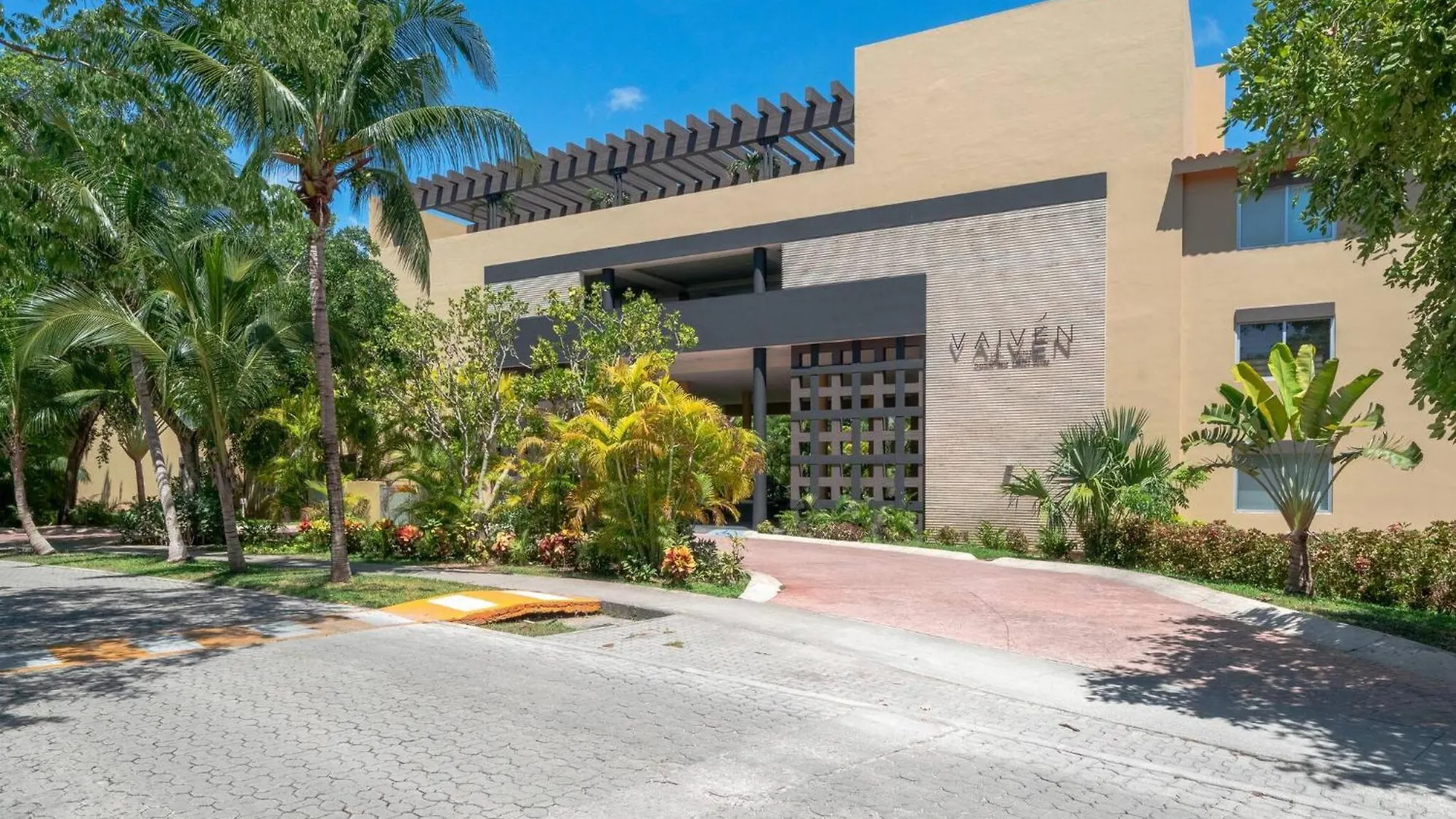 Lägenhet 2 Bedroom Condo With 4 Pools & Gym - Vaiven 124 - Playacar Playa del Carmen