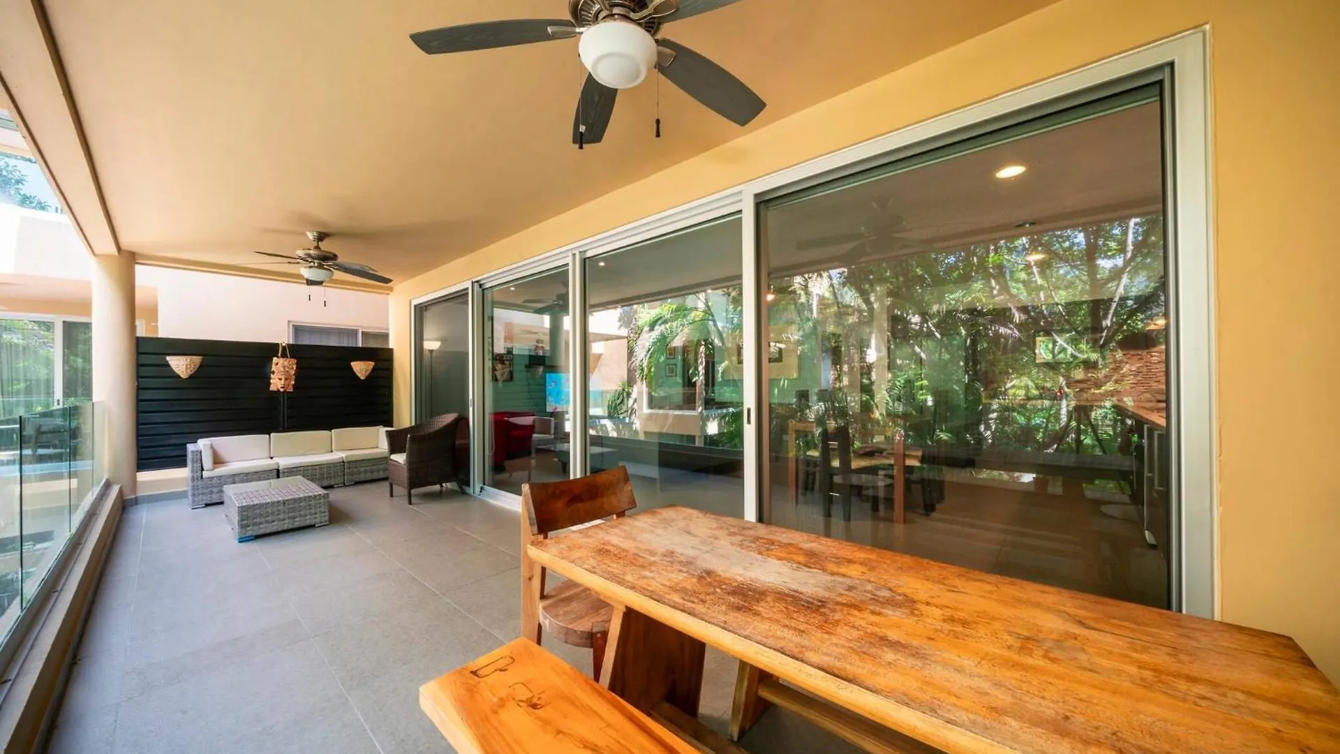2 Bedroom Condo With 4 Pools & Gym - Vaiven 124 - Playacar Playa del Carmen Lägenhet