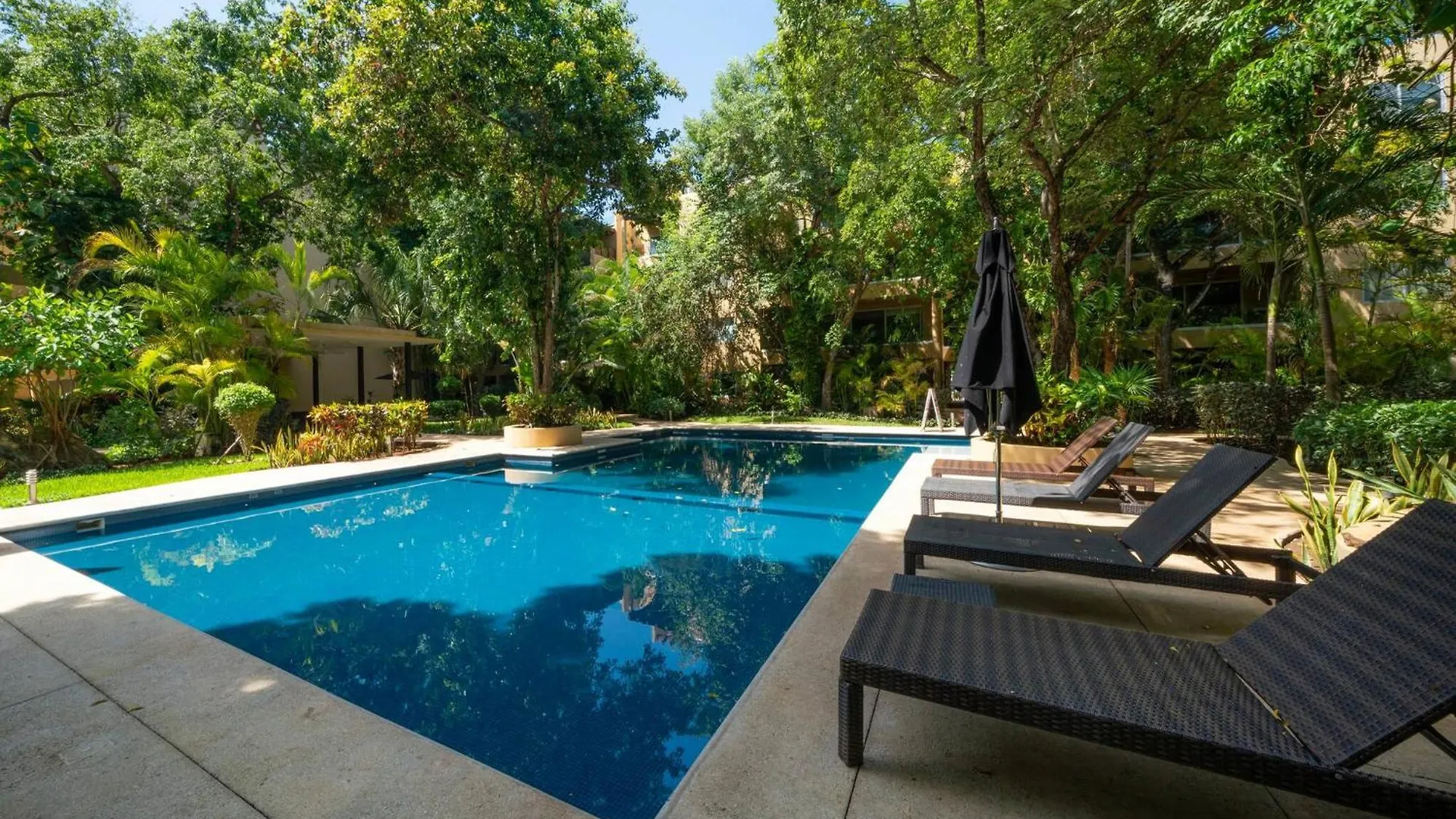 2 Bedroom Condo With 4 Pools & Gym - Vaiven 124 - Playacar Playa del Carmen Lägenhet